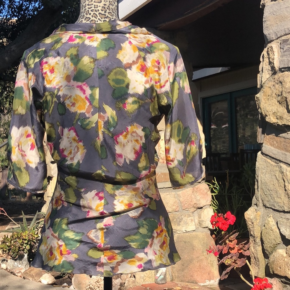 Floral print fine silk blouse. - Picture 4 of 6